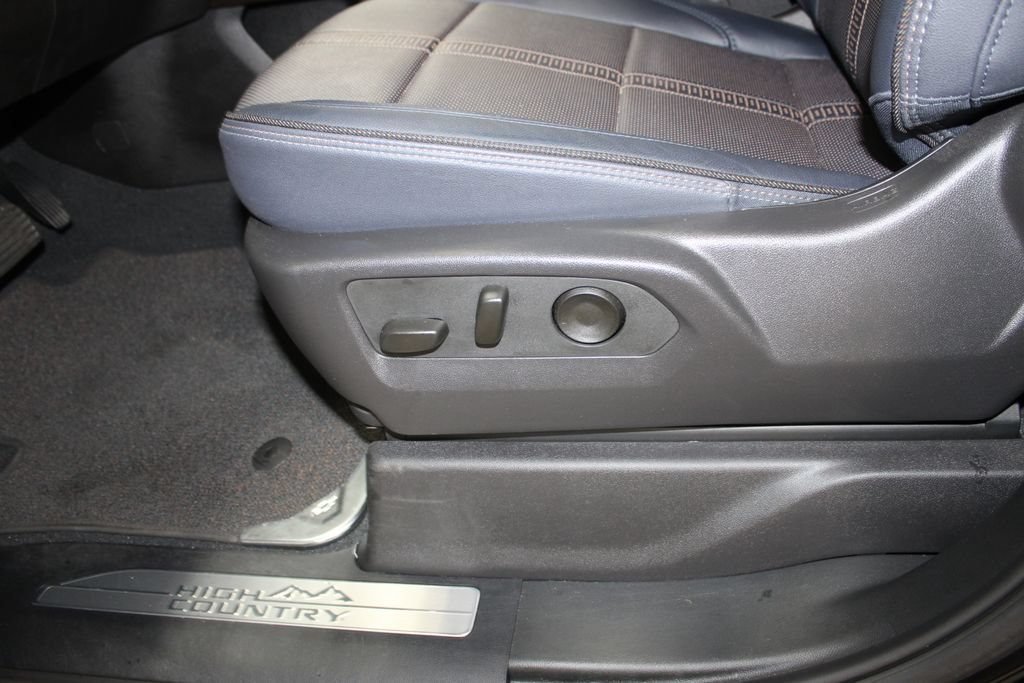Used 2025 Chevrolet Silverado 1500 High Country AWD/4WD image 26