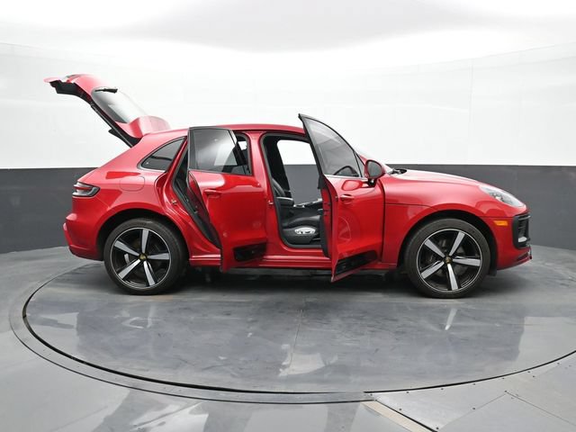 Certified 2022 Porsche Macan AWD/4WD image 36