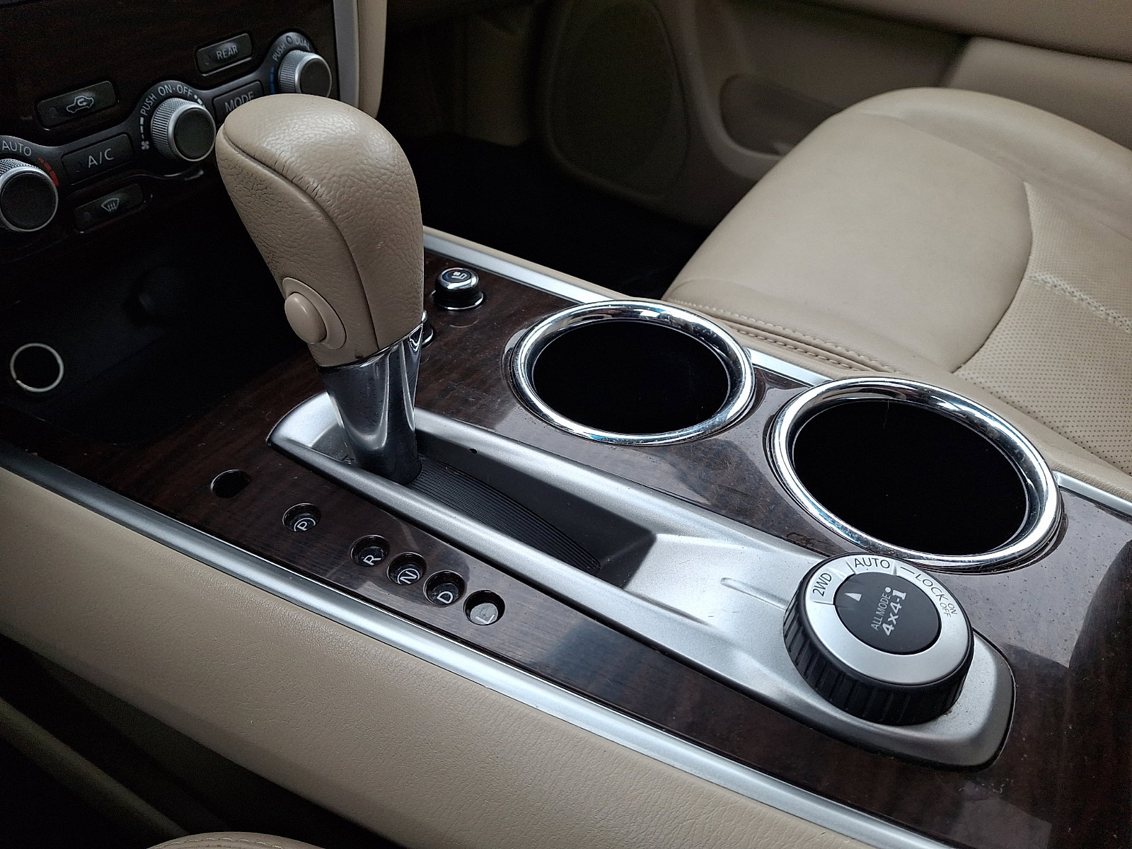 Used 2014 Nissan Pathfinder Platinum w/ Platinum Premium Package image 17