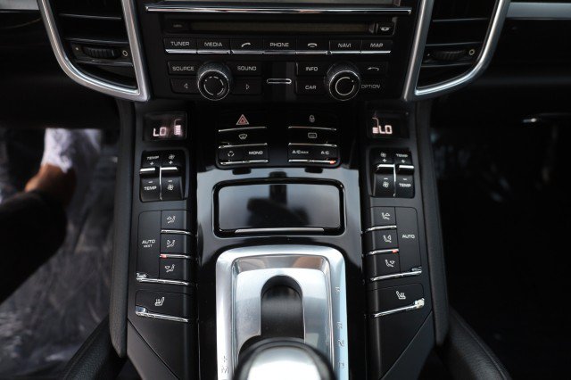 Used 2013 Porsche Cayenne Diesel AWD/4WD image 37