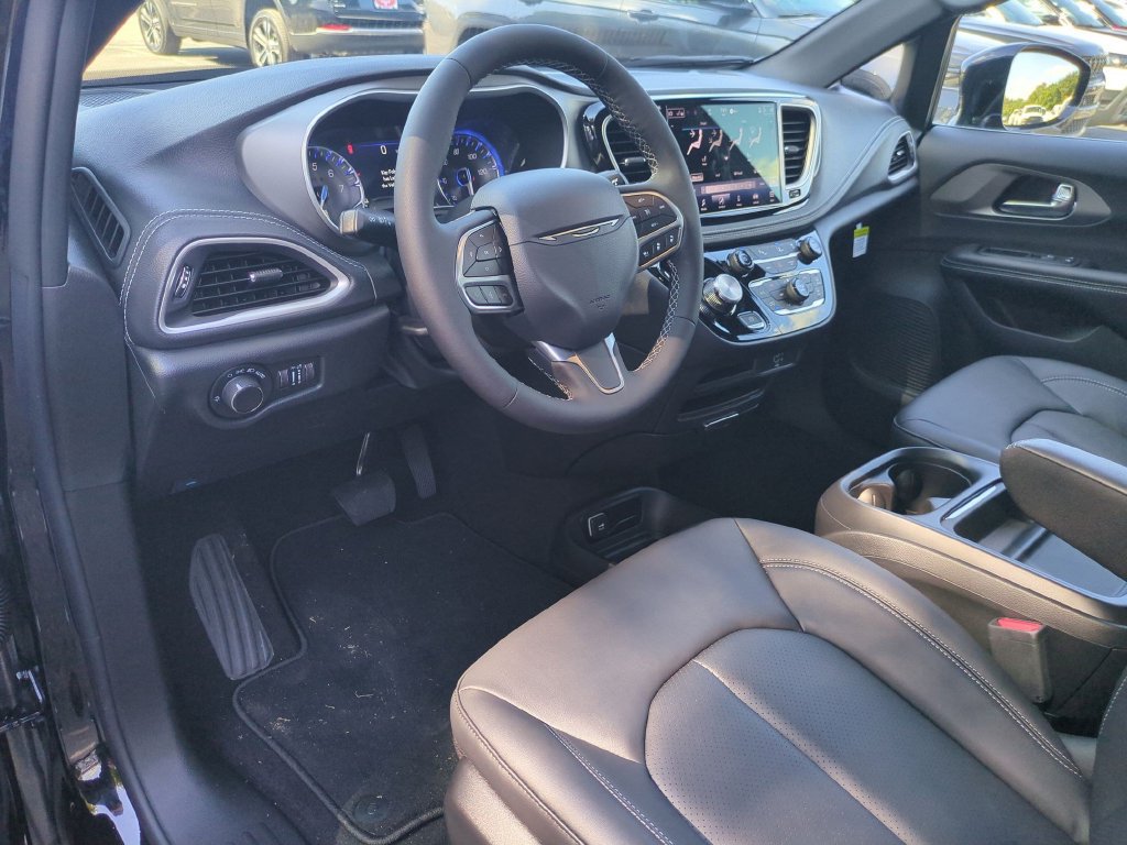 New 2027 Chrysler Pacifica Select FWD image 15