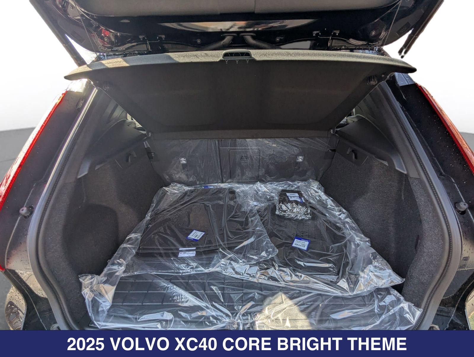 New 2025 Volvo XC40 B5 Core w/ Protection Package Premier AWD/4WD image 20