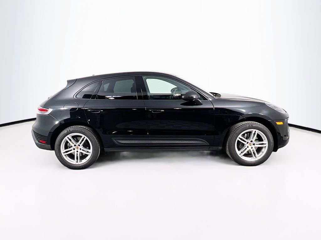 Certified 2025 Porsche Macan AWD/4WD image 8