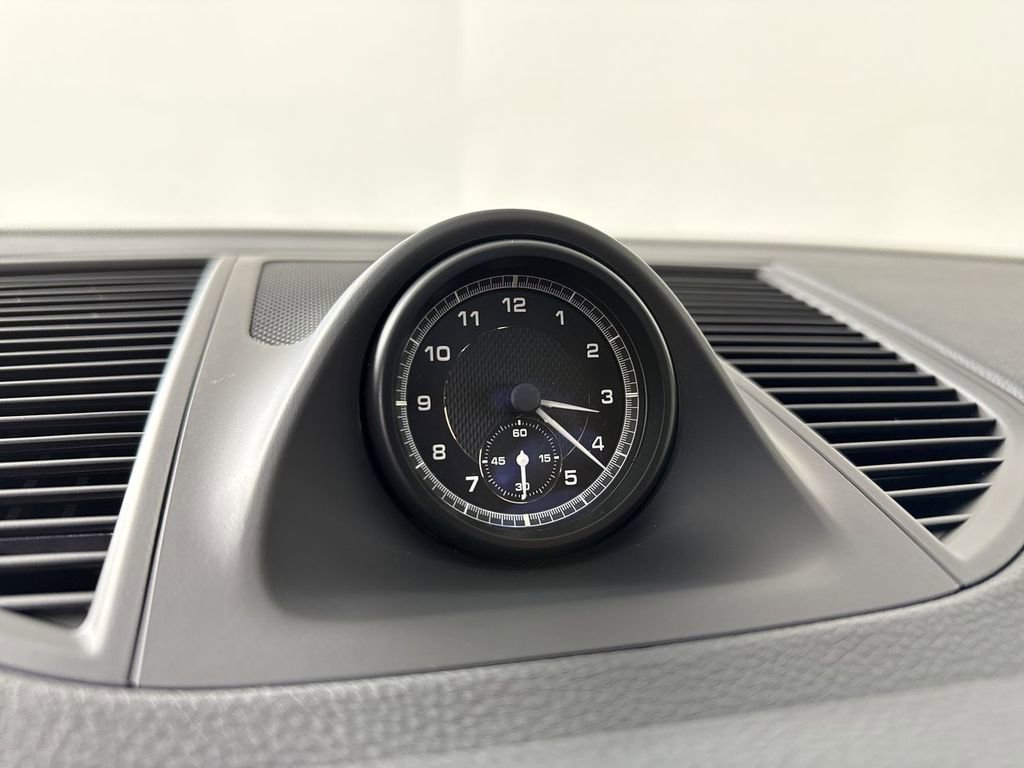 Certified 2025 Porsche Macan image 29