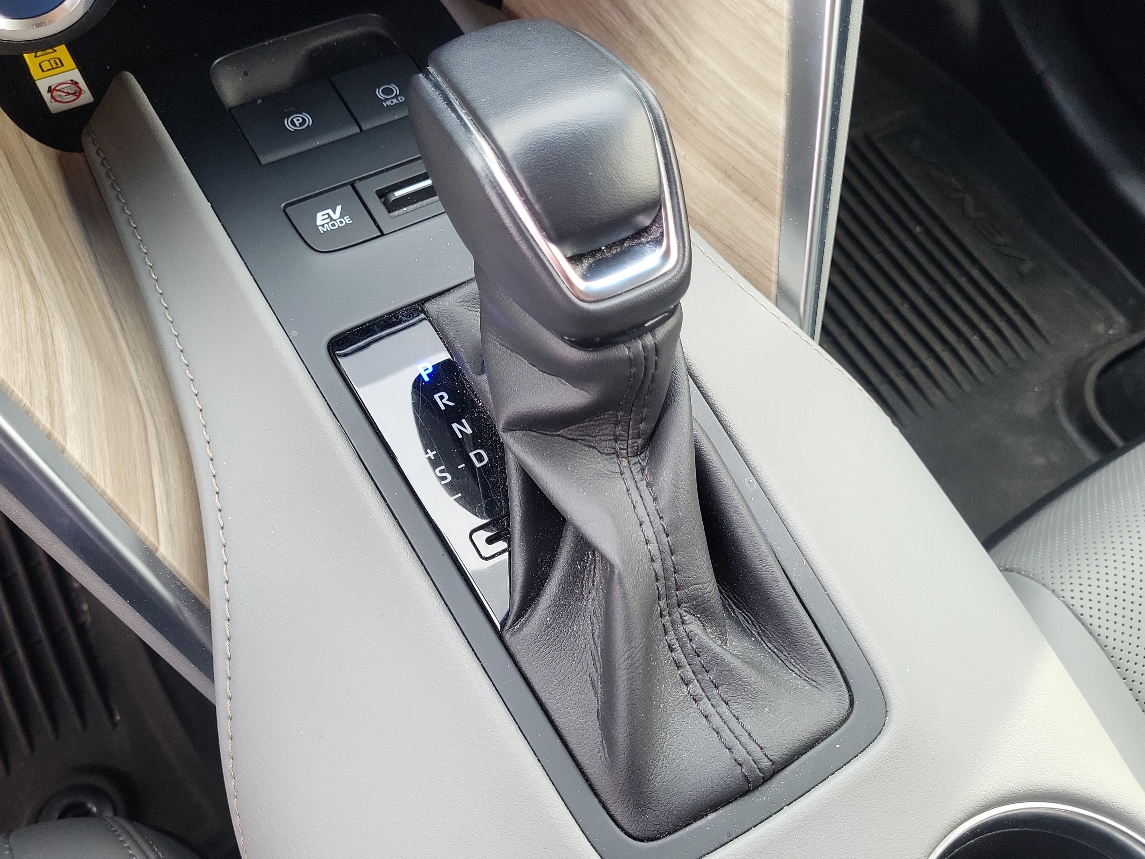 Used 2022 Toyota Venza Limited image 24