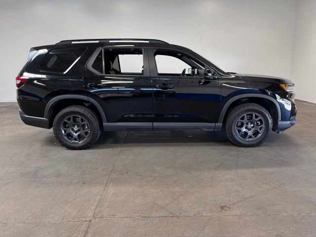 Used 2023 Honda Pilot TrailSport image 2