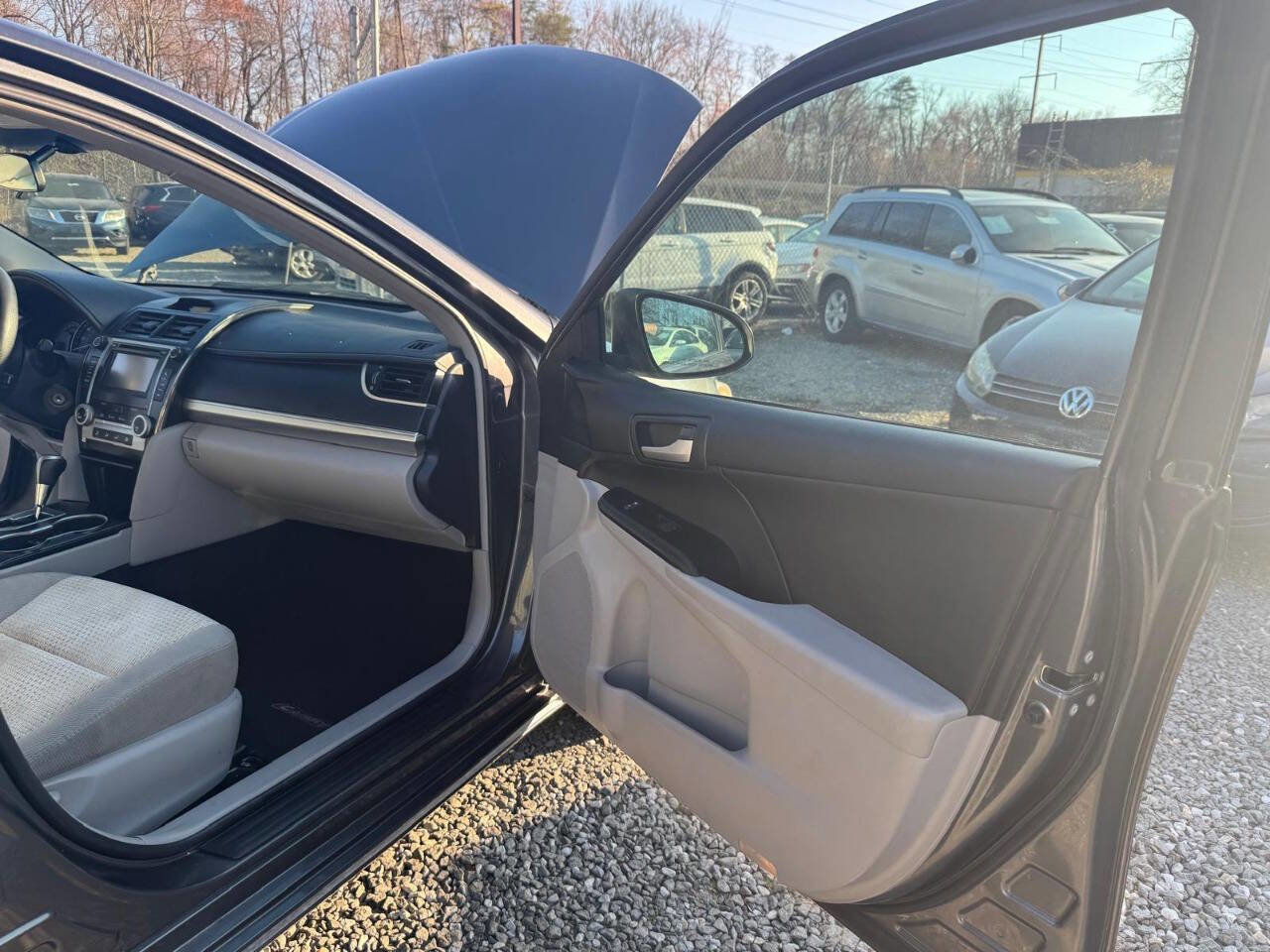 Used 2014 Toyota Camry LE FWD image 18