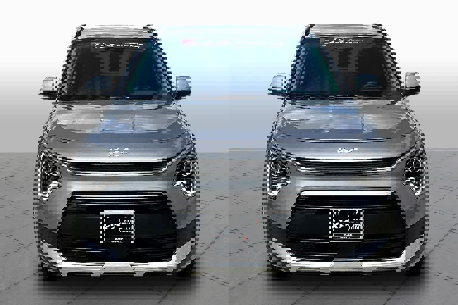 Used 2025 Kia Niro EX image 4