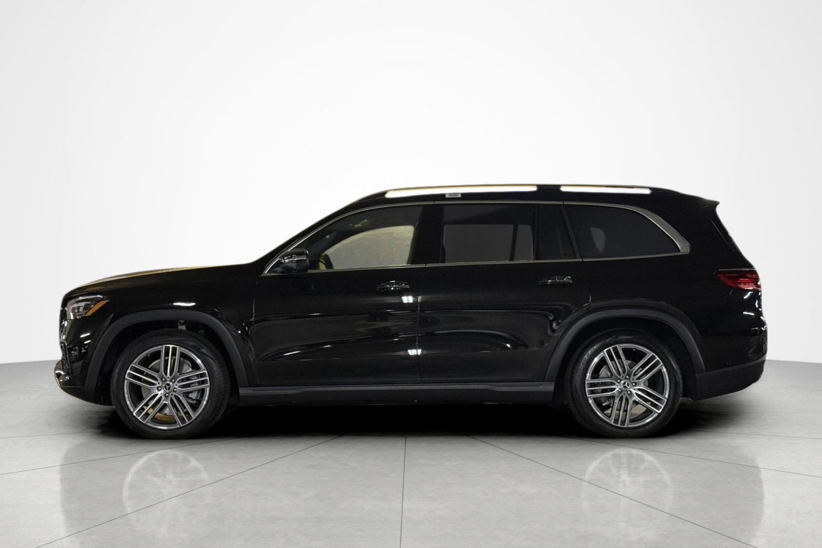 New 2026 Mercedes-Benz GLS 450 4MATIC image 2