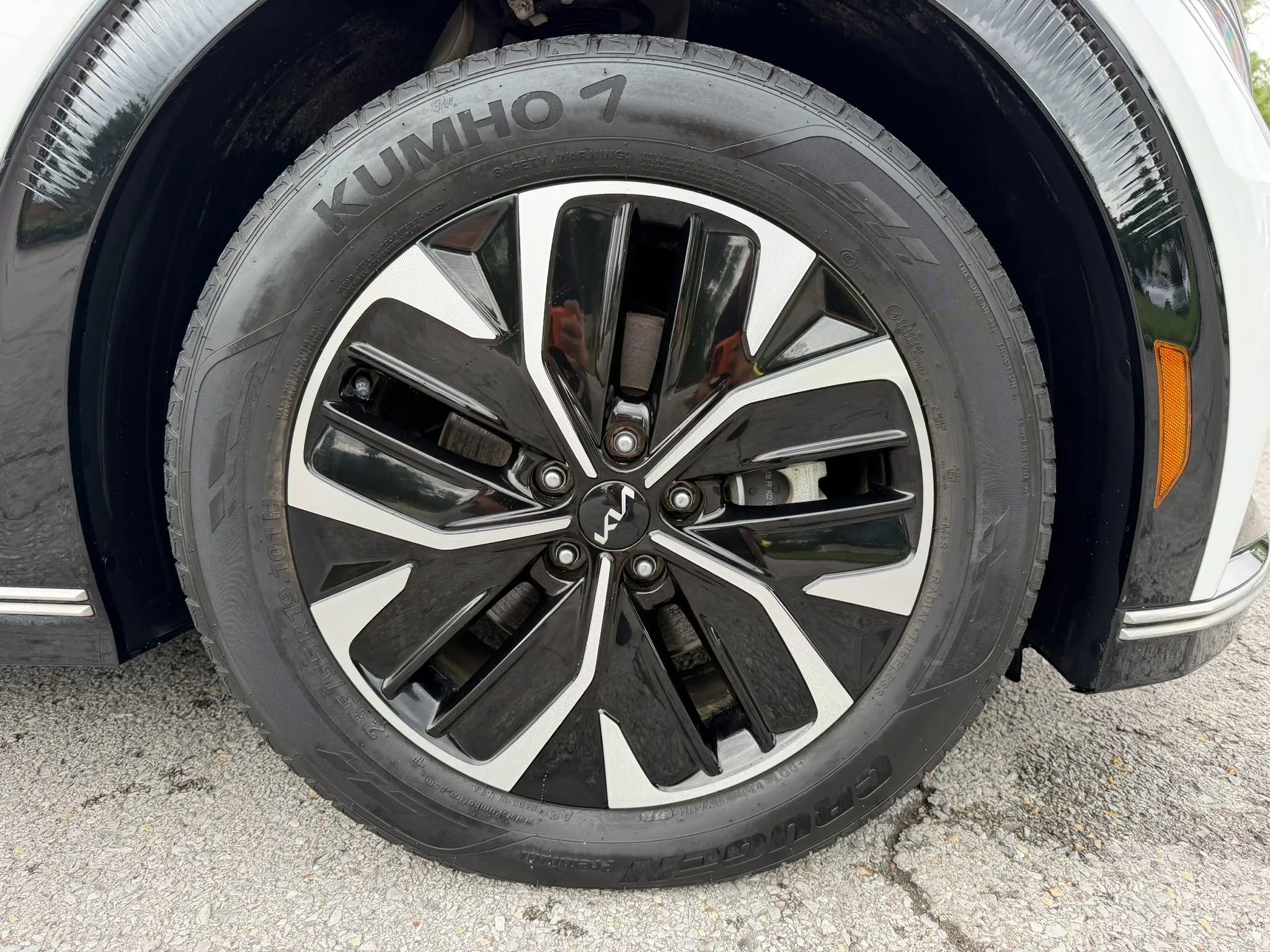 Used 2022 Kia EV6 Wind RWD image 11