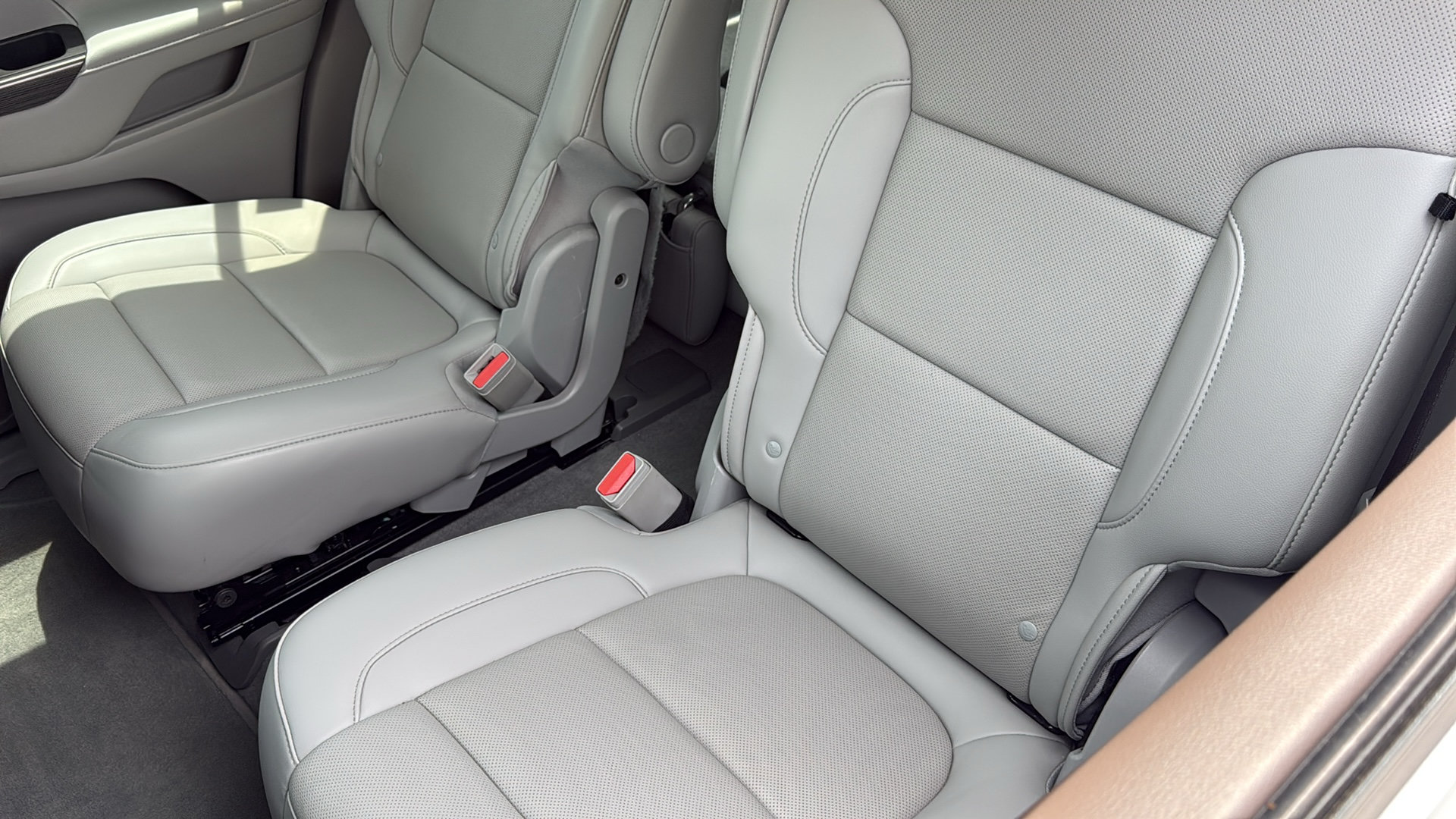 Used 2021 GMC Acadia SLT w/ Premium Package FWD image 29
