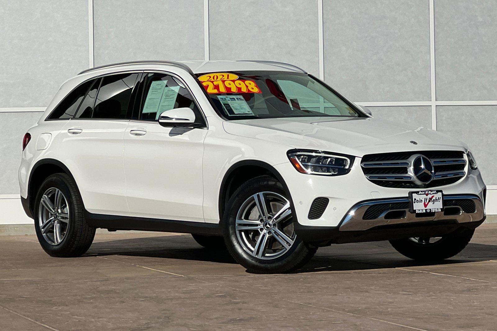 Used 2021 Mercedes-Benz GLC 300 4MATIC w/ Premium Package image 2