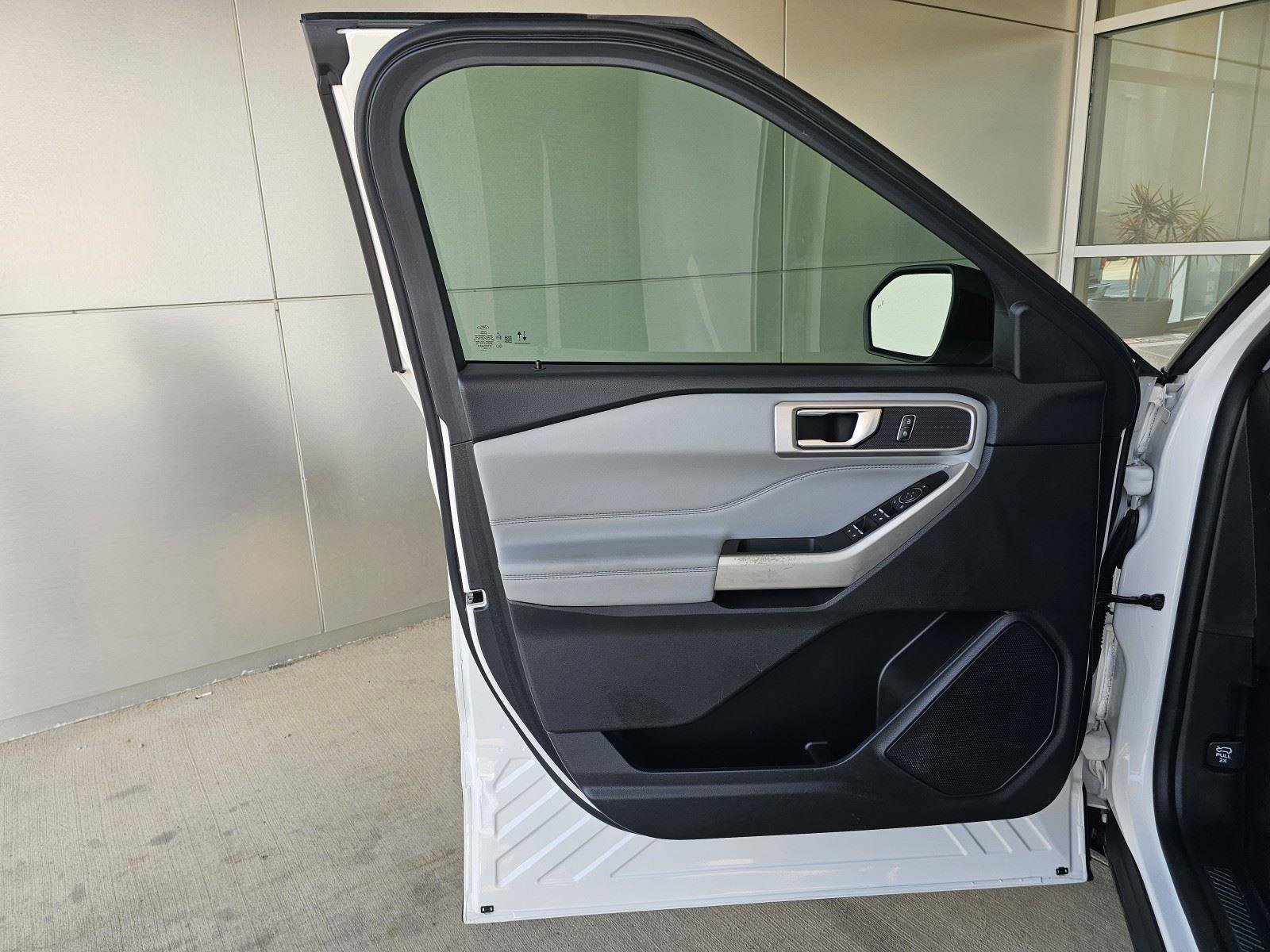 Used 2022 Ford Explorer XLT w/ Equipment Group 202A image 18