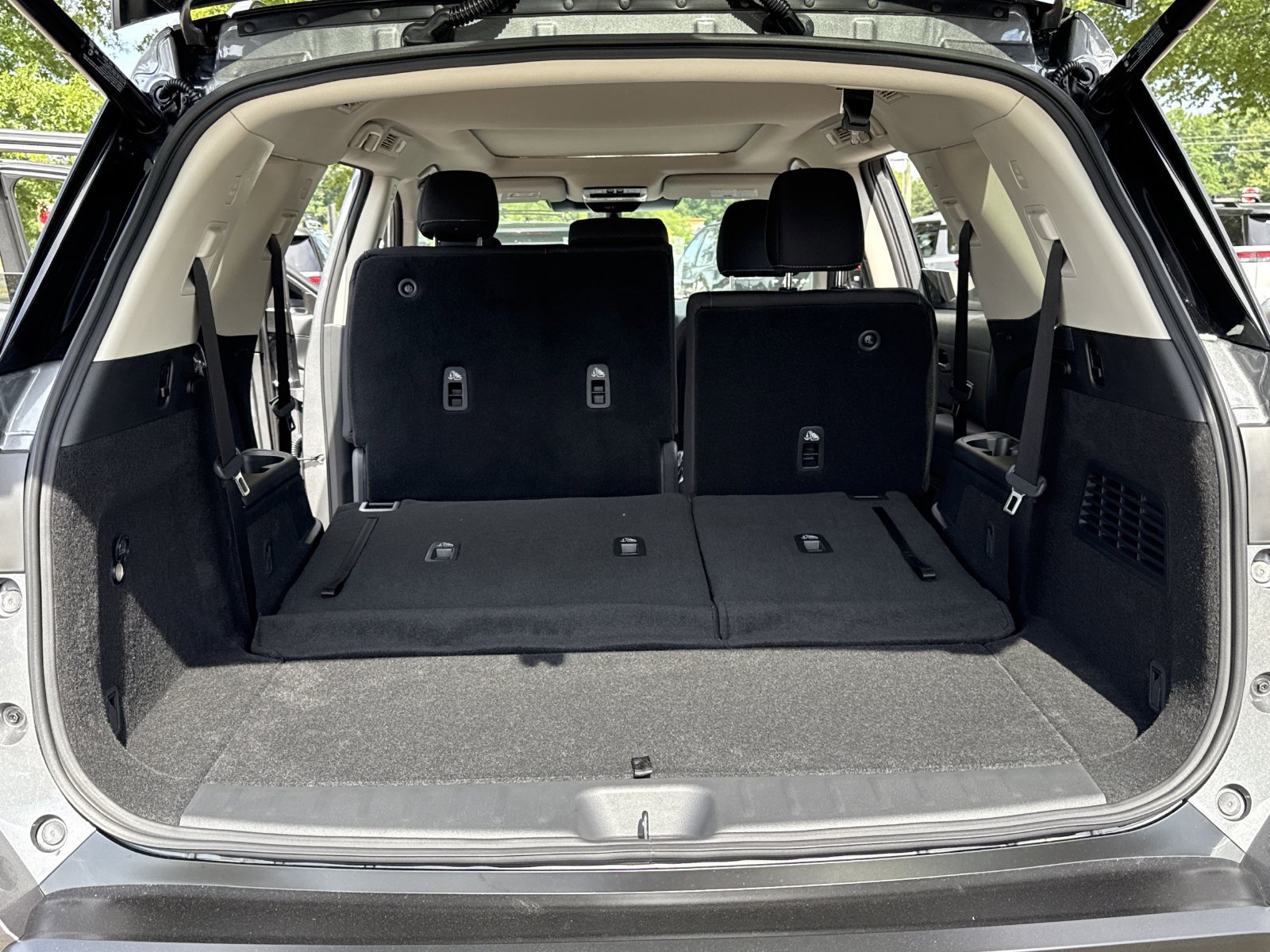 New 2026 Nissan Pathfinder SV w/ SV Premium Package FWD image 18