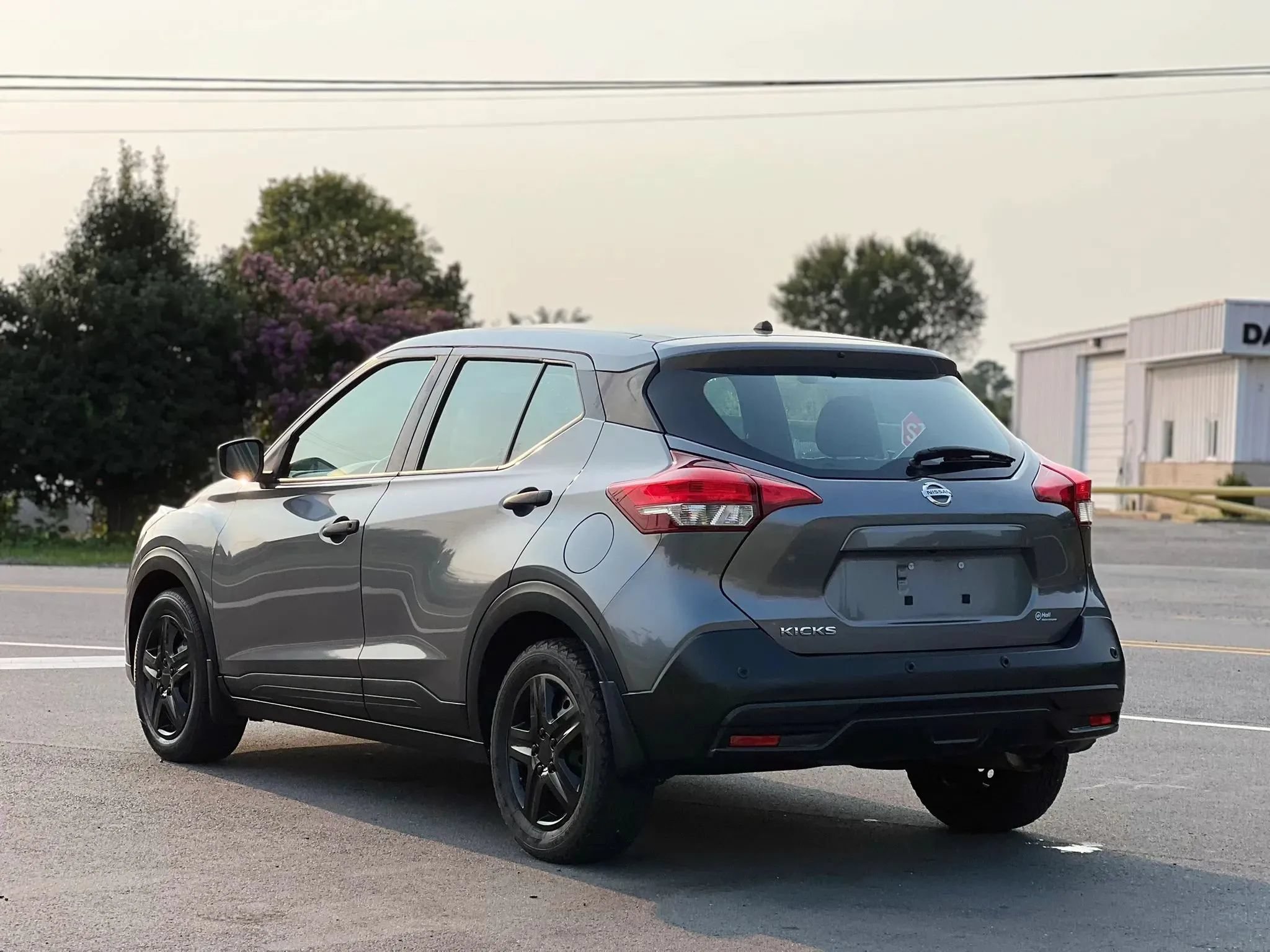 Used 2020 Nissan Kicks S FWD image 3