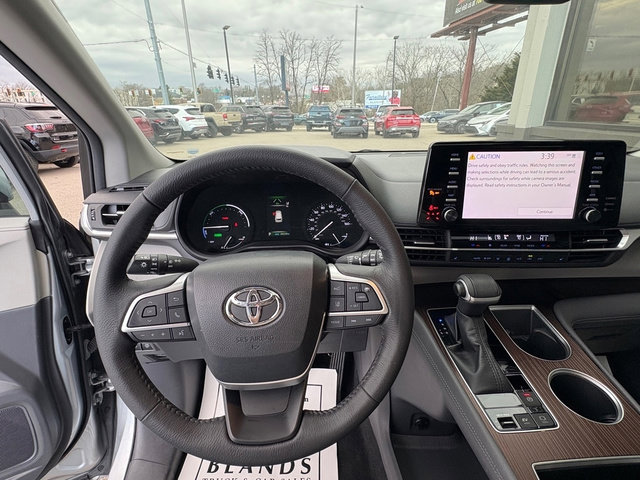 Used 2022 Toyota Sienna XLE image 23