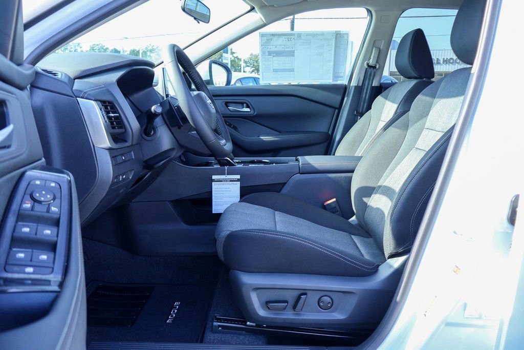 New 2026 Nissan Rogue SV image 7