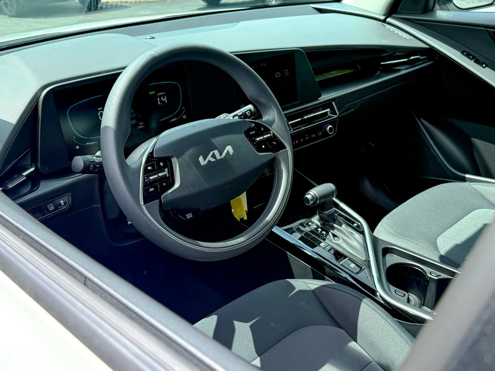 Certified 2025 Kia Niro LX FWD image 14