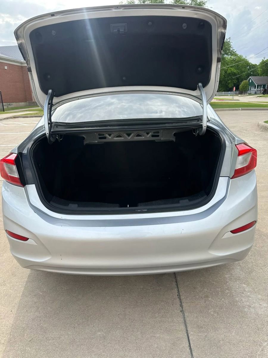 Used 2018 Chevrolet Cruze LS FWD image 17