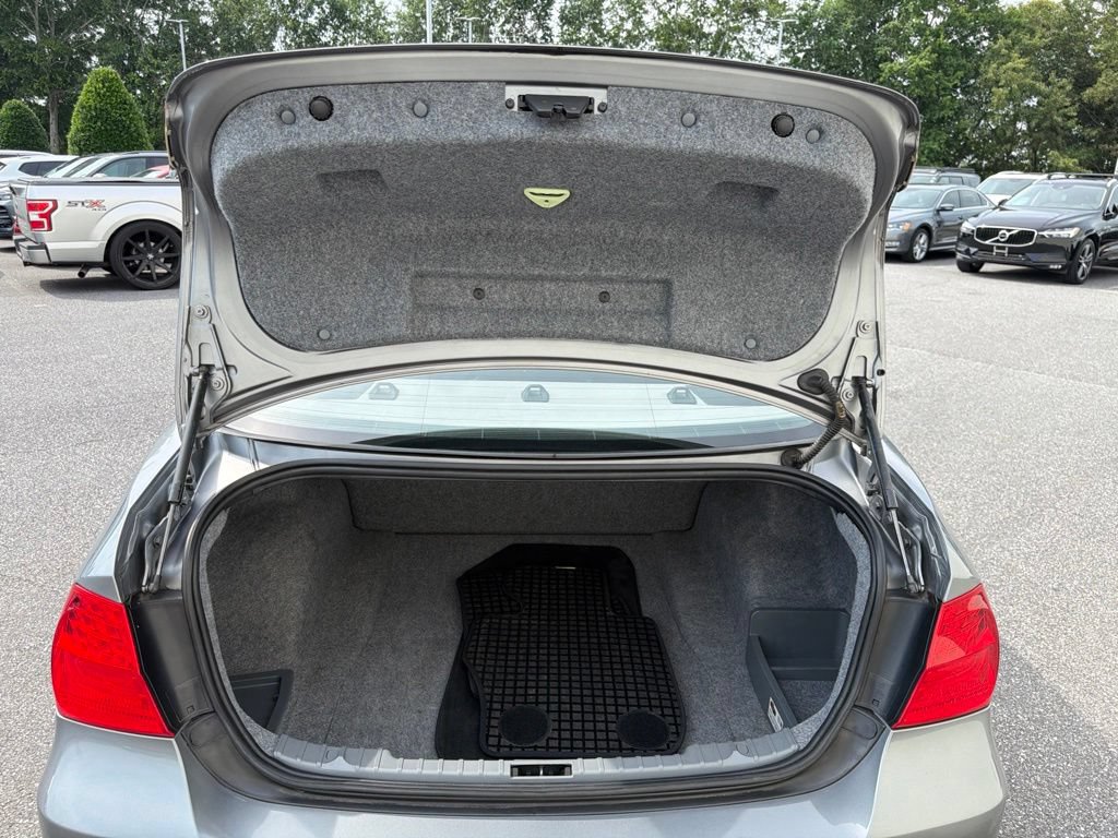 Used 2011 BMW 328i xDrive Sedan AWD/4WD image 10