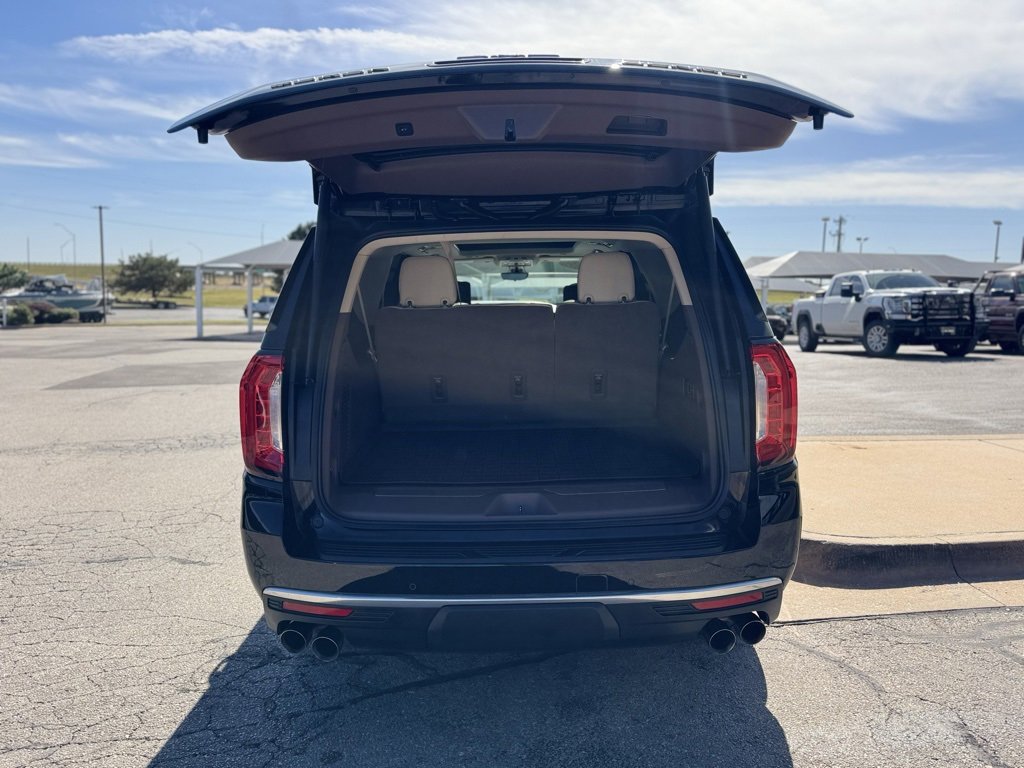 Used 2021 GMC Yukon XL Denali w/ Denali Premium Package image 6