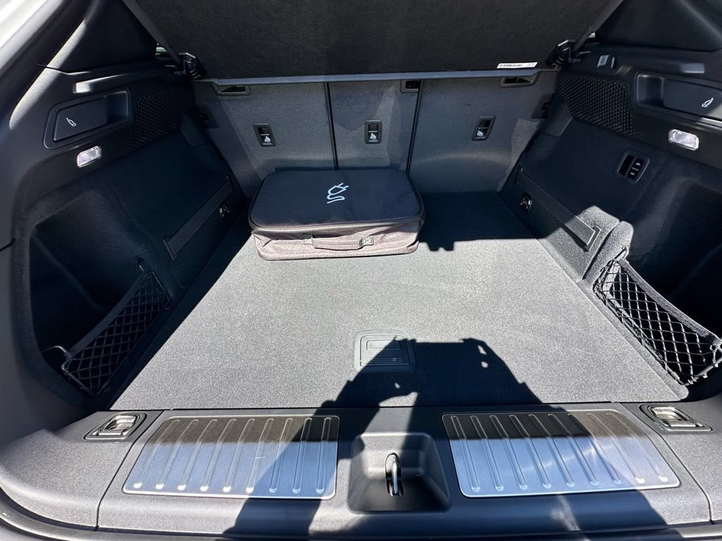 Used 2026 Porsche Macan Electric RWD image 41