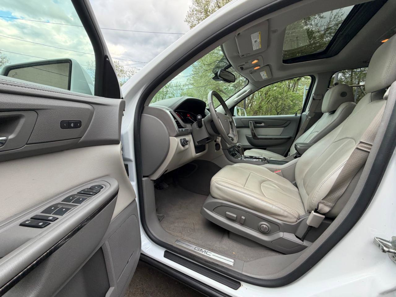 Used 2017 GMC Acadia Limited SLT image 16