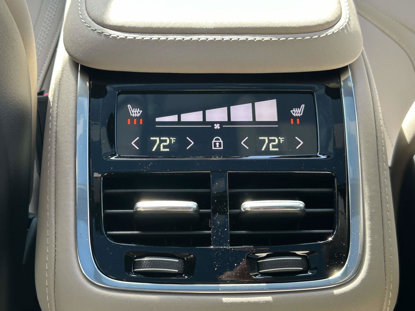 New 2026 Volvo XC90 T8 Plus w/ Protection Package Premier AWD/4WD image 17