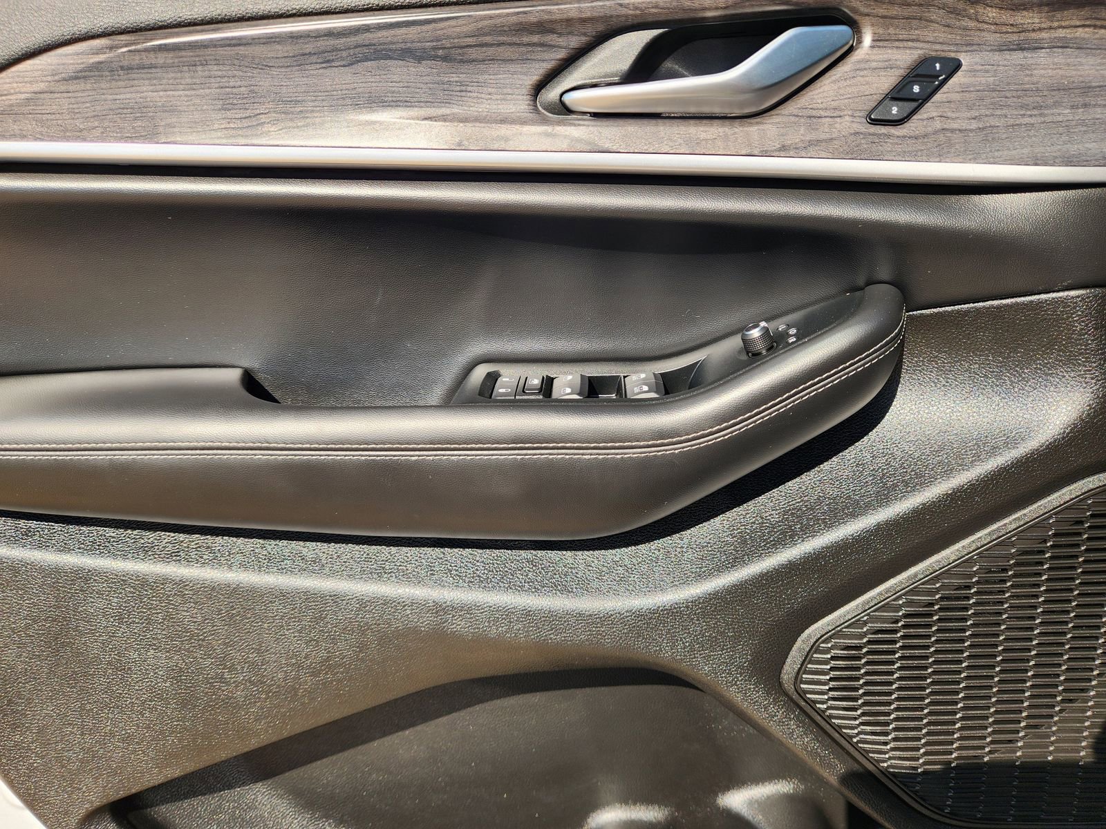 Used 2025 Jeep Grand Cherokee Limited image 25
