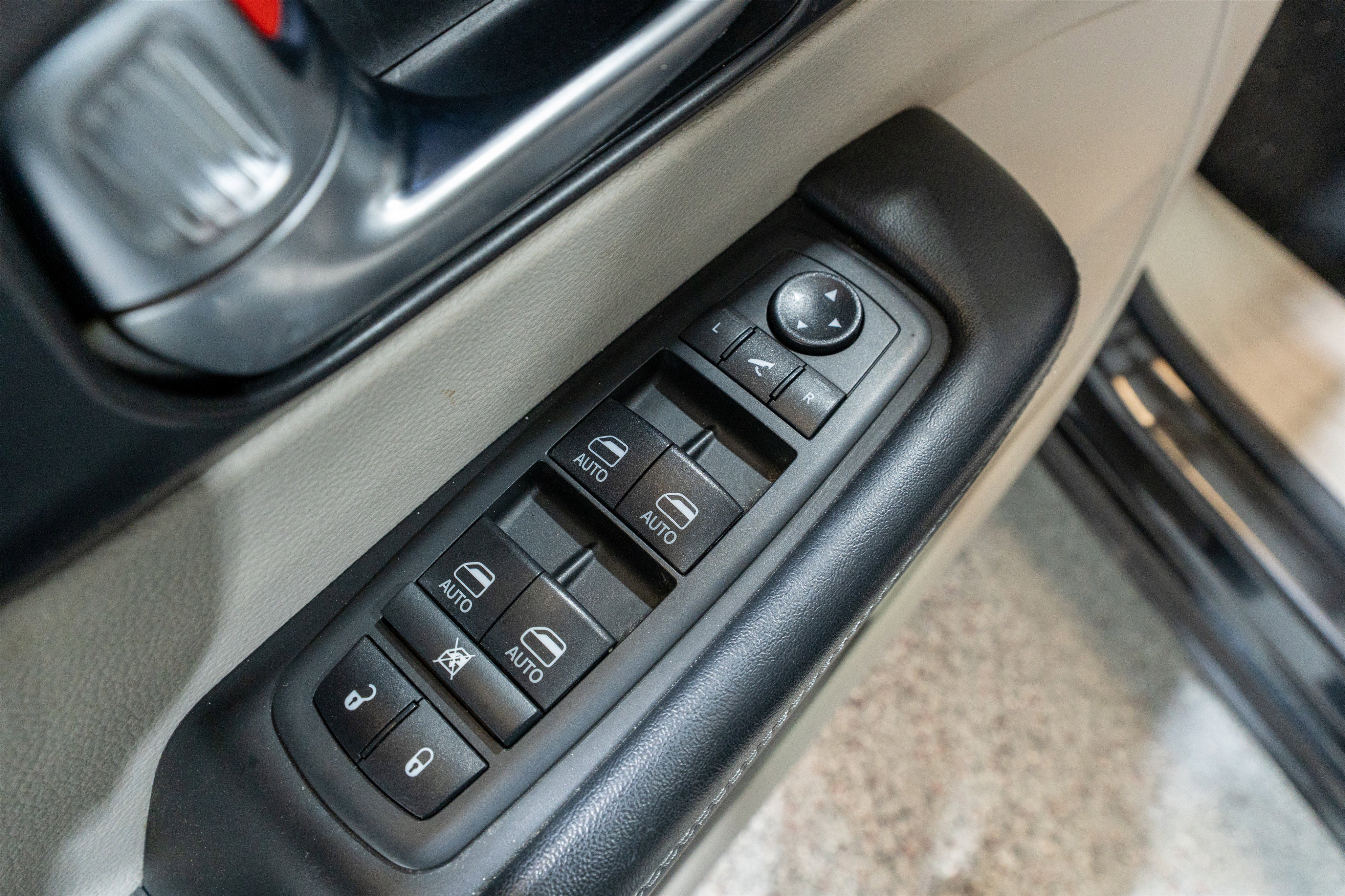 Used 2020 Chrysler Pacifica Limited image 14