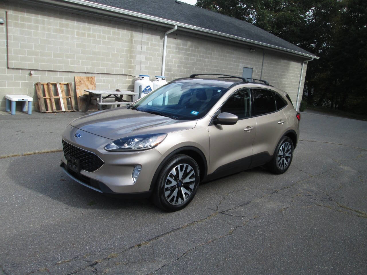 Used 2020 Ford Escape SEL image 2