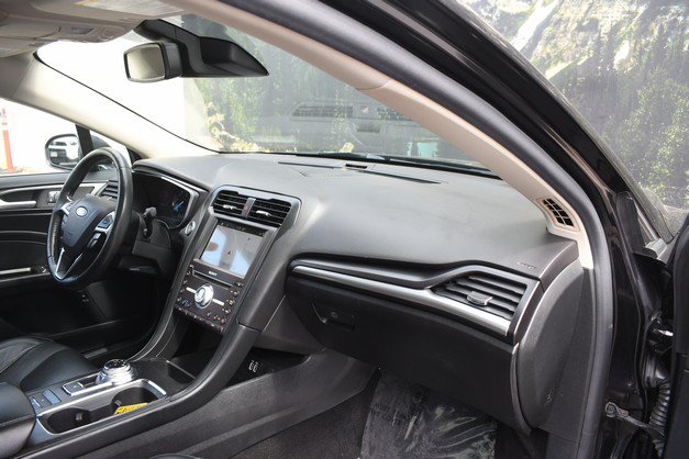 Used 2019 Ford Fusion Energi Titanium FWD image 25