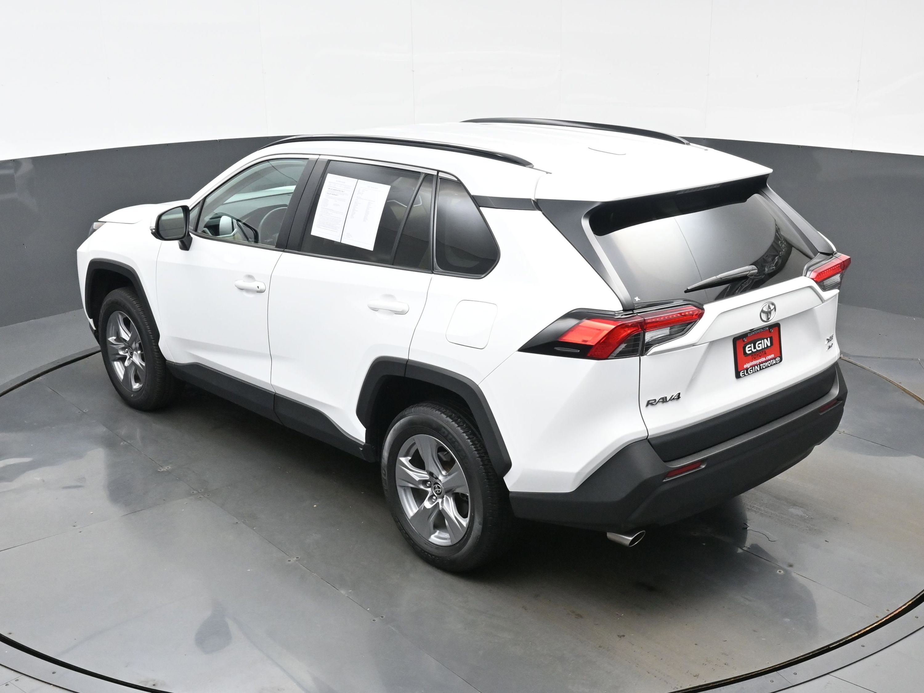 Used 2022 Toyota RAV4 XLE w/ XLE Grade Weather Package AWD/4WD image 38