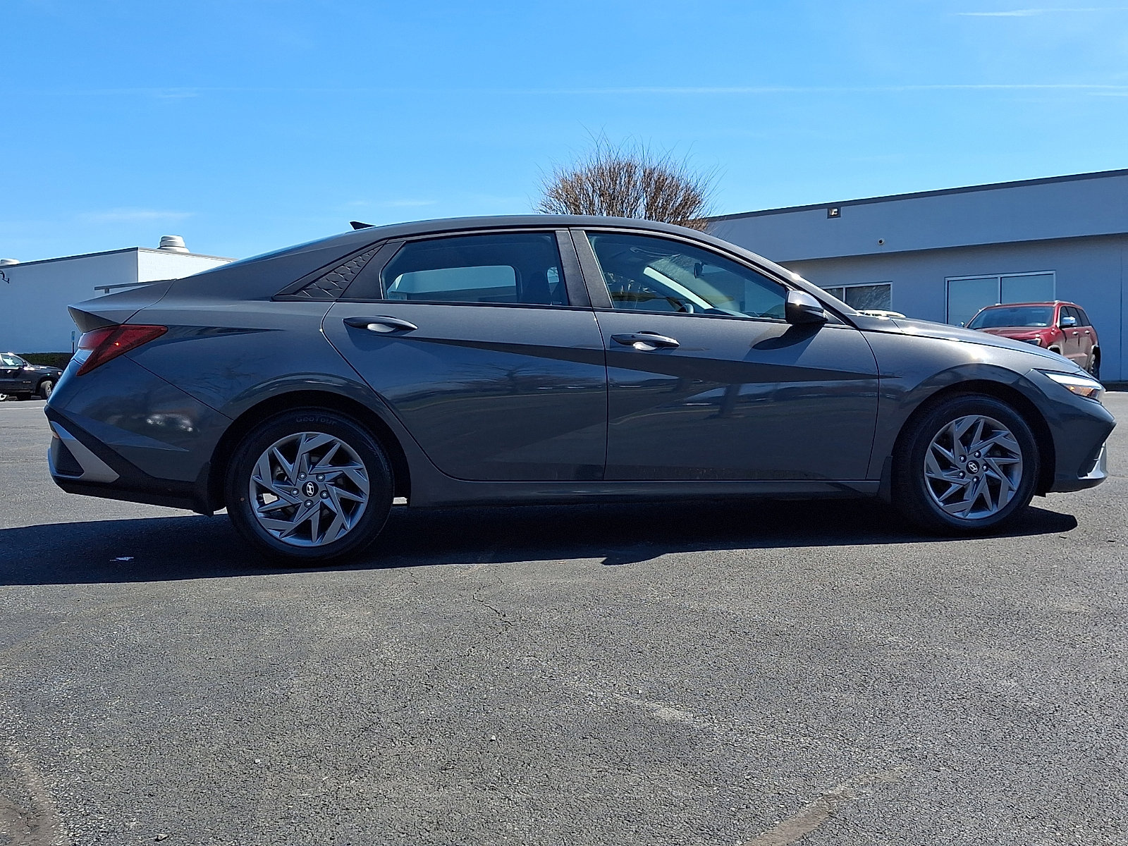 Used 2024 Hyundai Elantra SEL FWD image 7