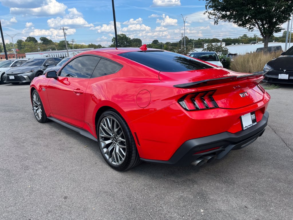 Used 2025 Ford Mustang GT Premium RWD image 3