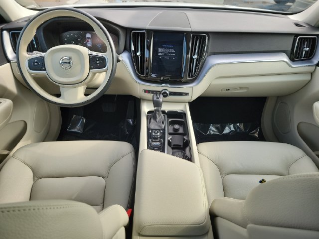 Used 2020 Volvo XC60 T5 Momentum AWD/4WD image 17