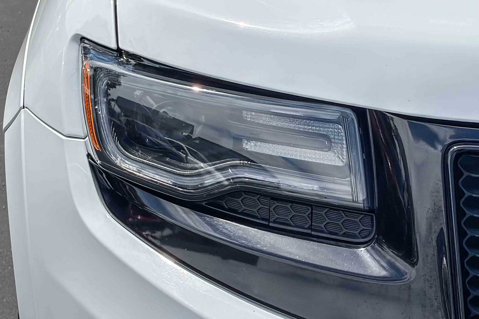 Used 2015 Jeep Grand Cherokee SRT AWD/4WD image 7