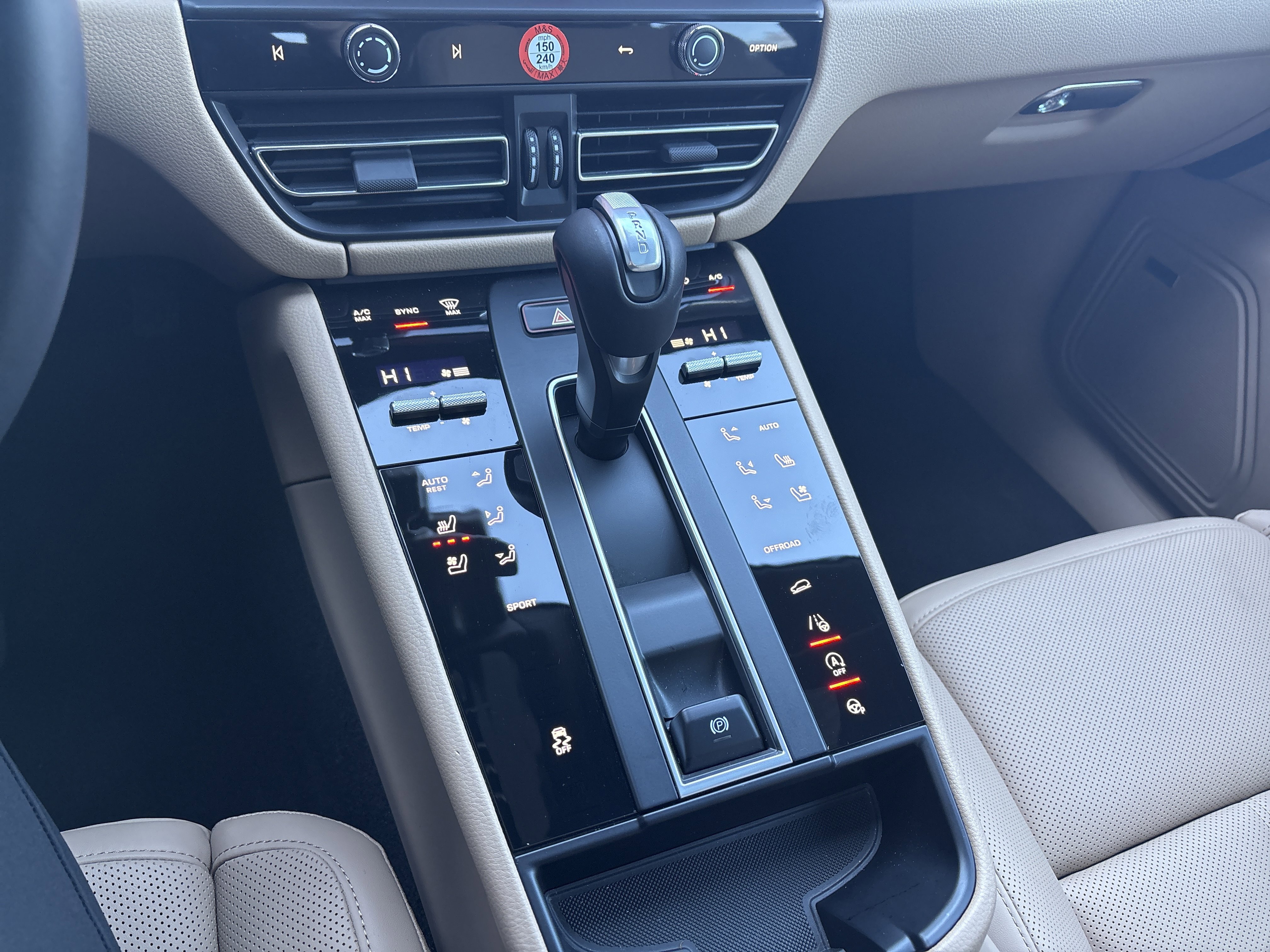 Certified 2025 Porsche Macan image 21