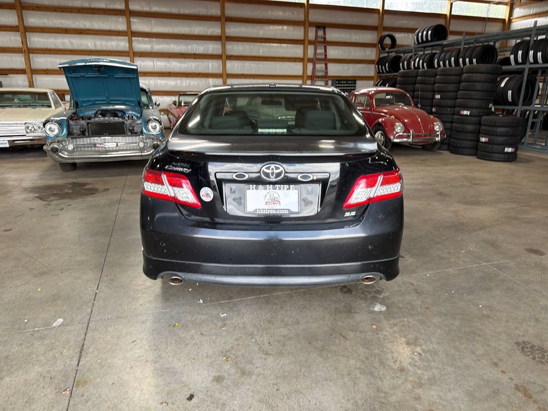 Used 2010 Toyota Camry SE FWD image 9
