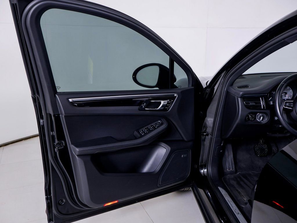 Certified 2023 Porsche Macan S image 29