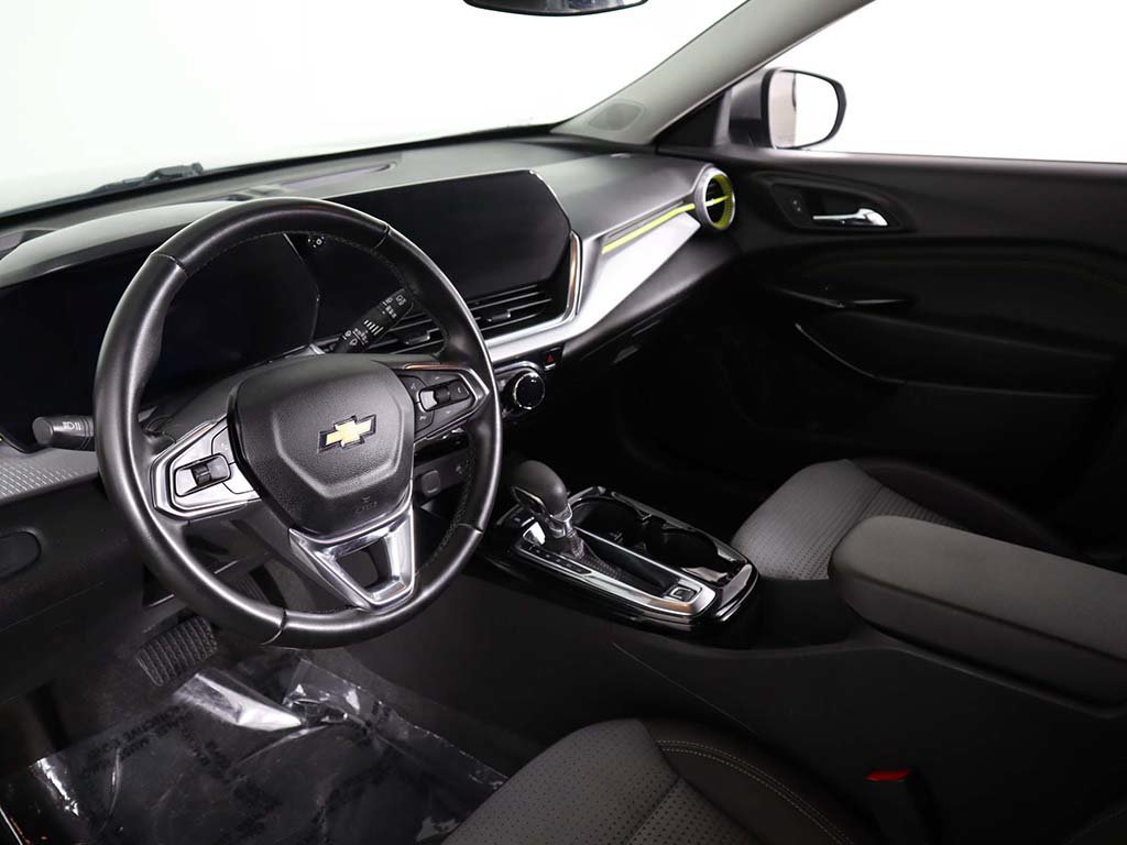 Used 2024 Chevrolet Trax LT w/ LT Convenience Package FWD image 24