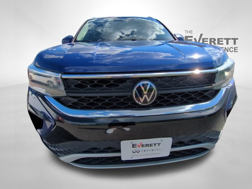 Used 2023 Volkswagen Taos SE image 2