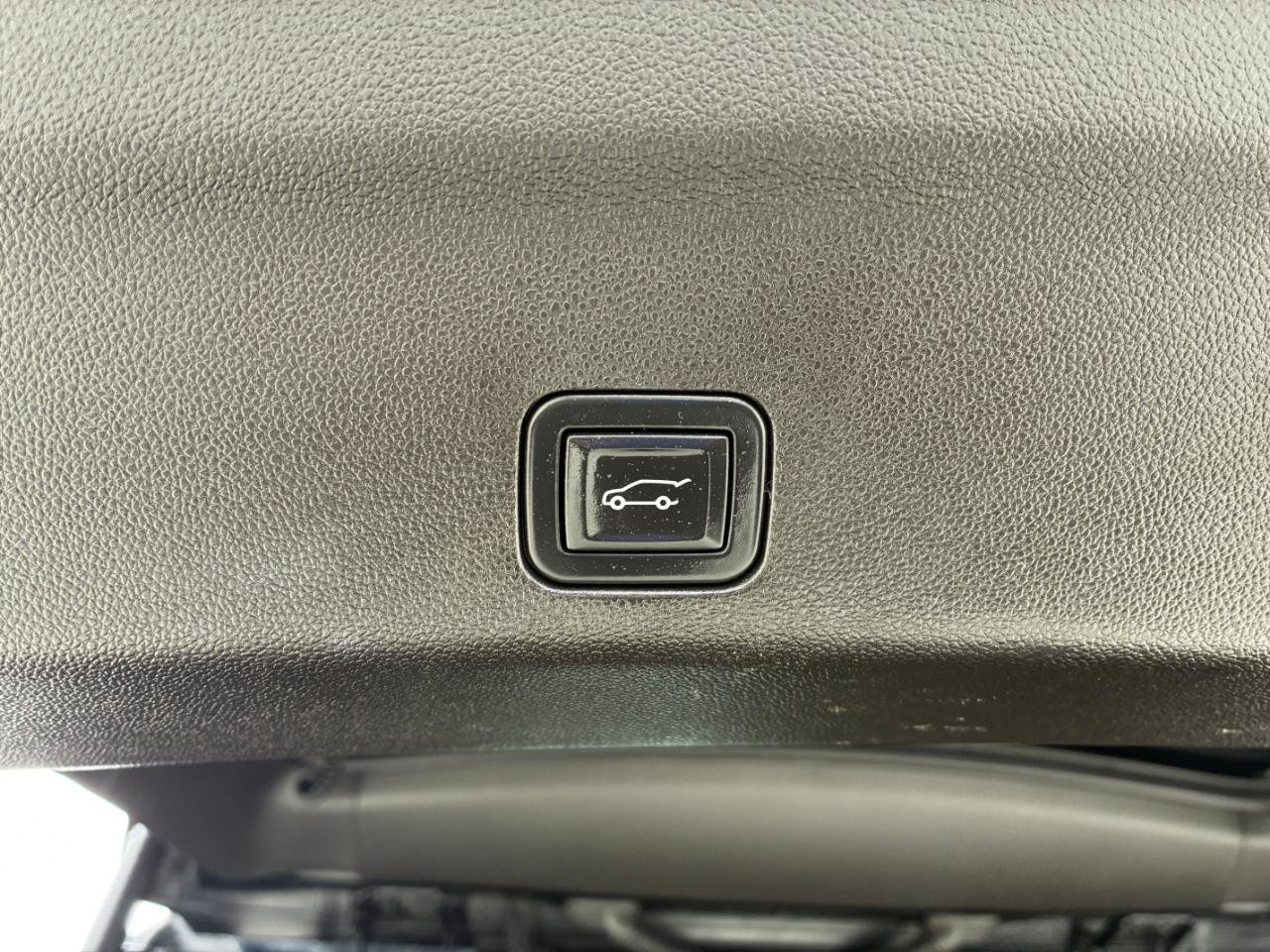 Used 2021 GMC Yukon XL AT4 image 33