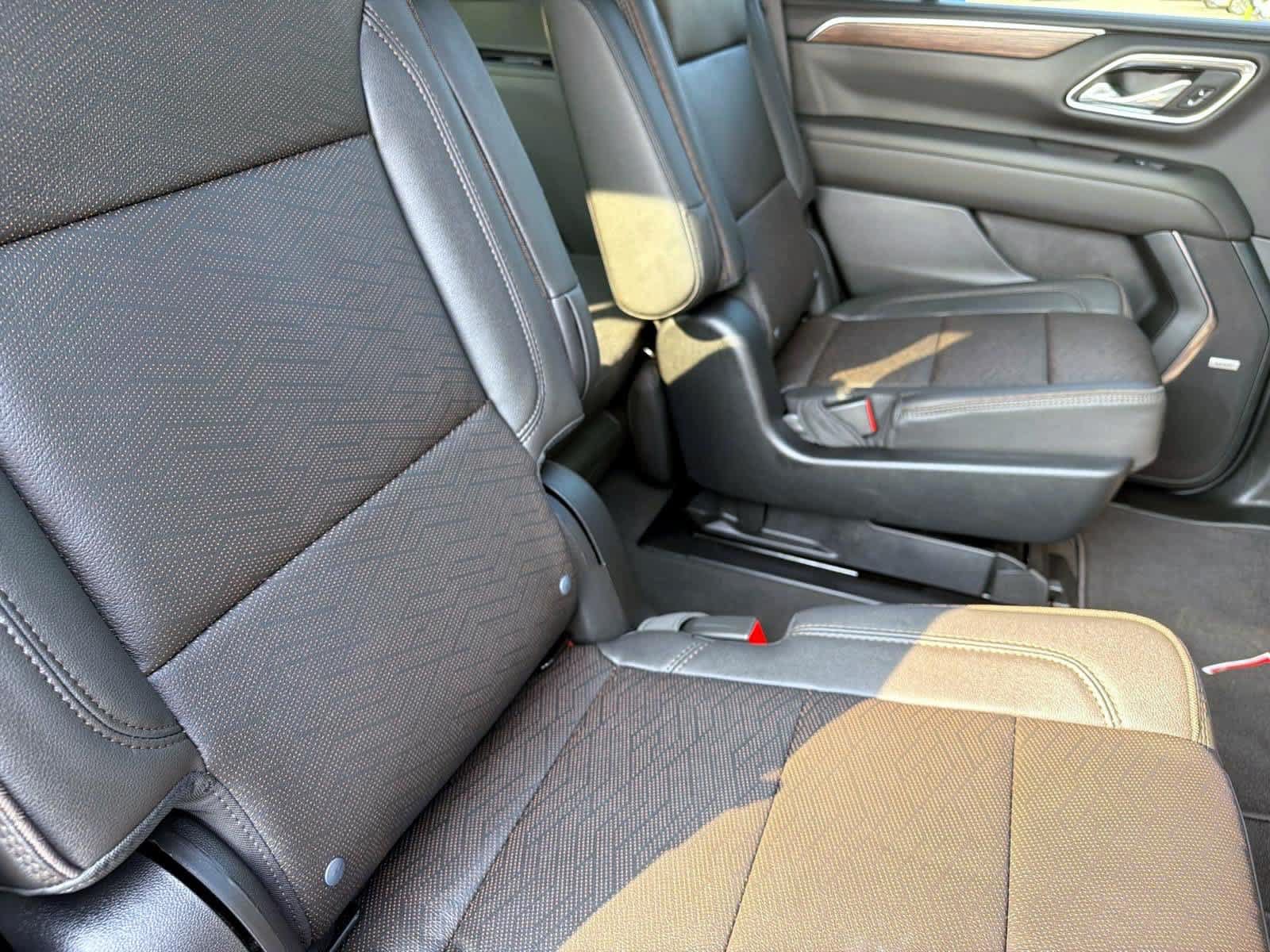 Used 2024 Chevrolet Tahoe High Country AWD/4WD image 14