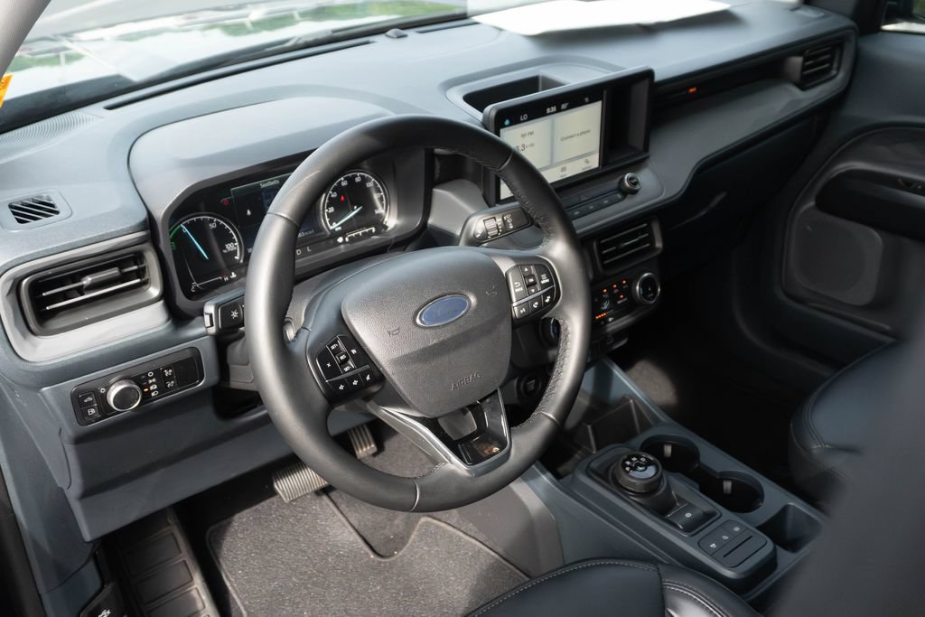 Used 2023 Ford Maverick Lariat w/ Black Appearance Package FWD image 4