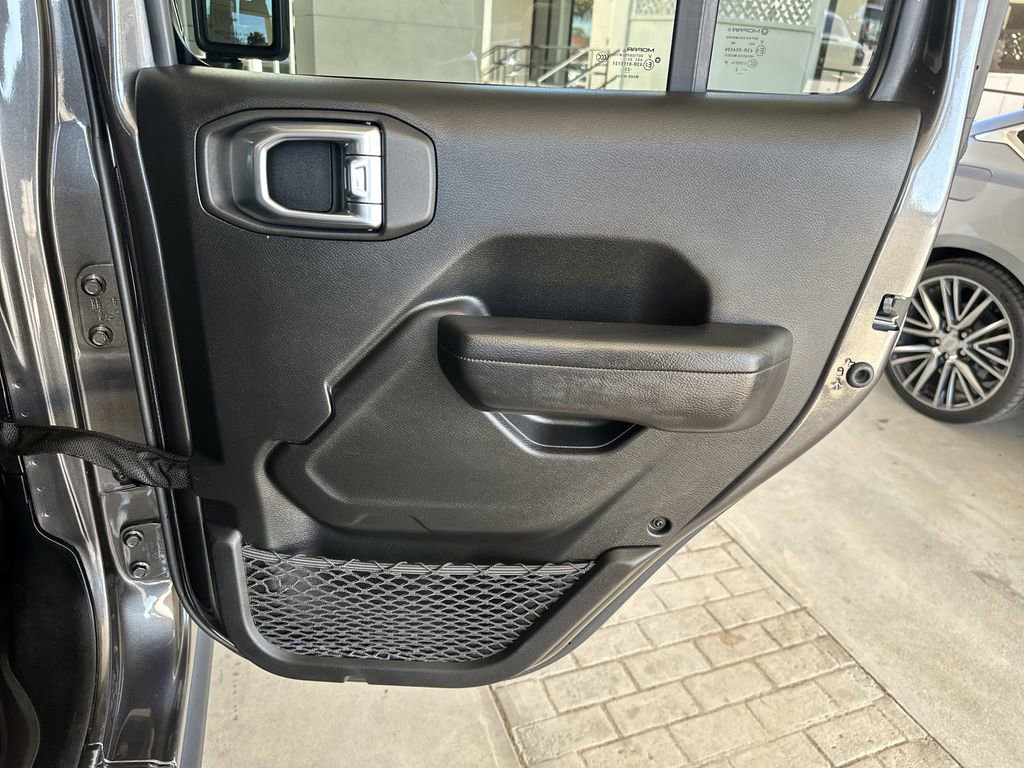 Used 2023 Jeep Gladiator Willys image 32