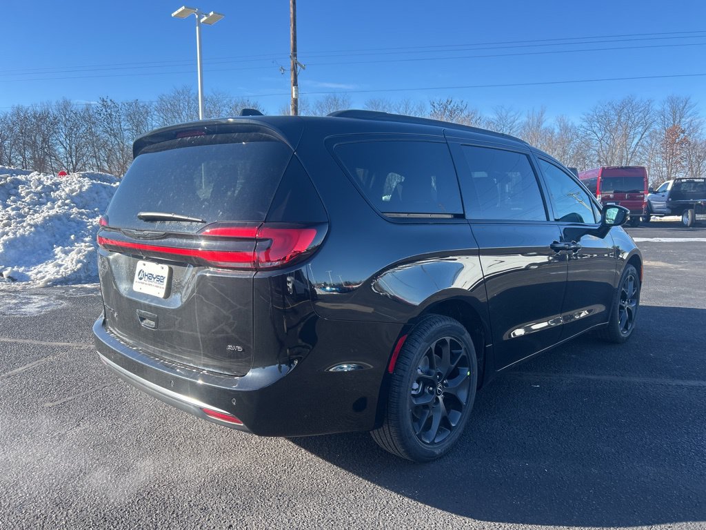 New 2026 Chrysler Pacifica Select w/ S Appearance Package AWD/4WD image 7