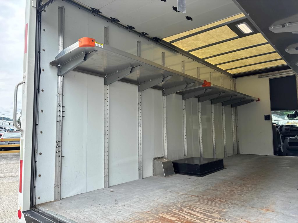 Used 2022 Ford E-450 and Econoline 450 Super Duty RWD image 21