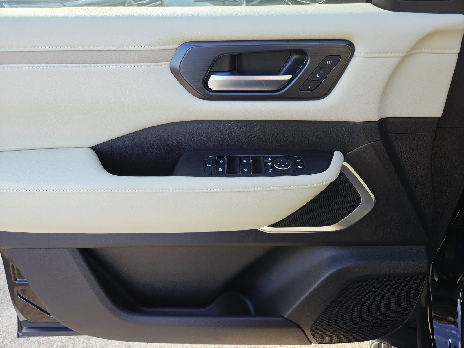 New 2027 Nissan Armada Platinum AWD/4WD image 9