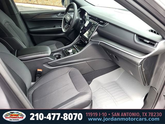 Used 2025 Jeep Grand Cherokee Laredo X RWD image 12